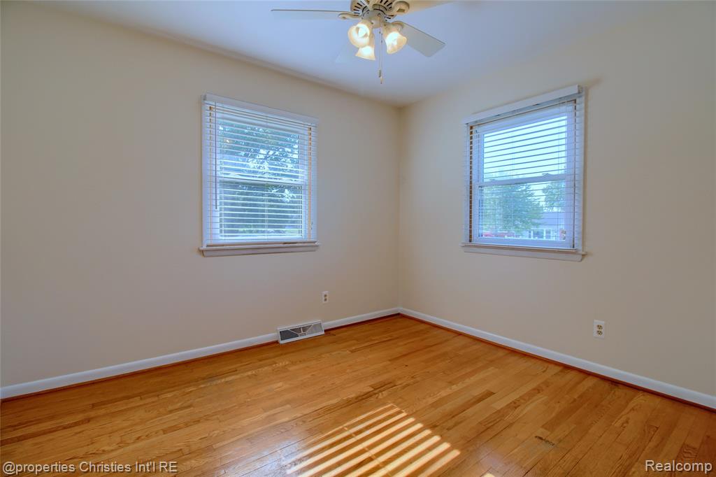565 Center Ridge, South Lyon, MI 48178 — Photo 17