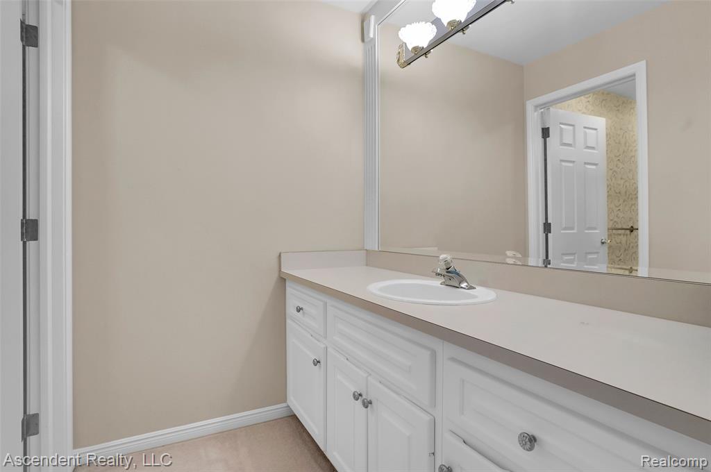 54127 Salem Drive, Shelby Twp, MI 48316 — Photo 34