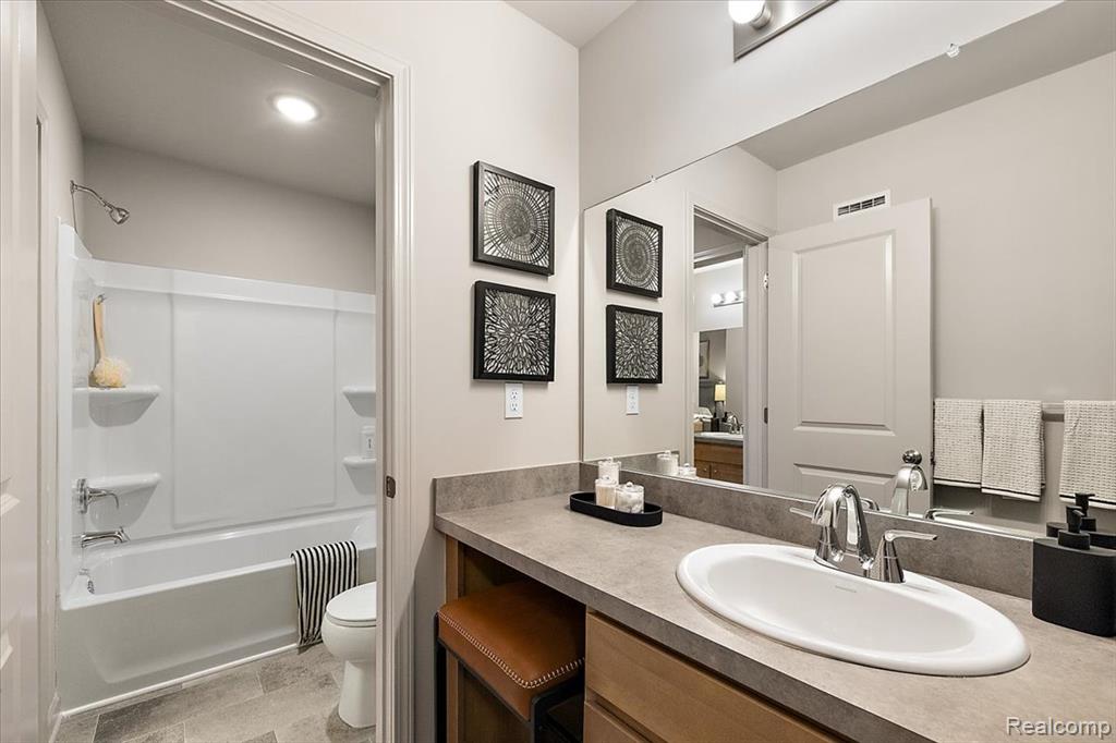 20498 Van Antwerp Street, 23, Harper Woods, MI 48225 — Photo 32