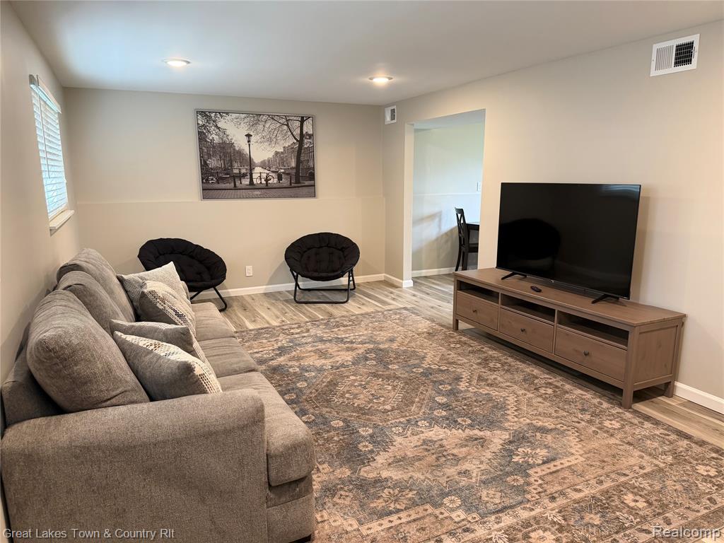 728 Jamestown Road, Auburn Hills, MI 48326 — Photo 3