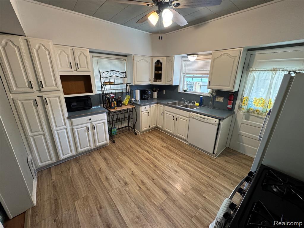 747 Cherry Street, Wyandotte, MI 48192 — Photo 9