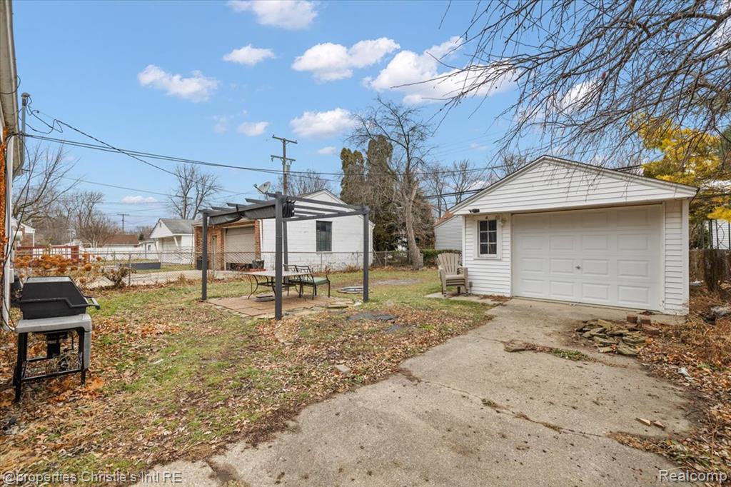 21553 Bournemouth Street, Harper Woods, MI 48225 — Photo 28