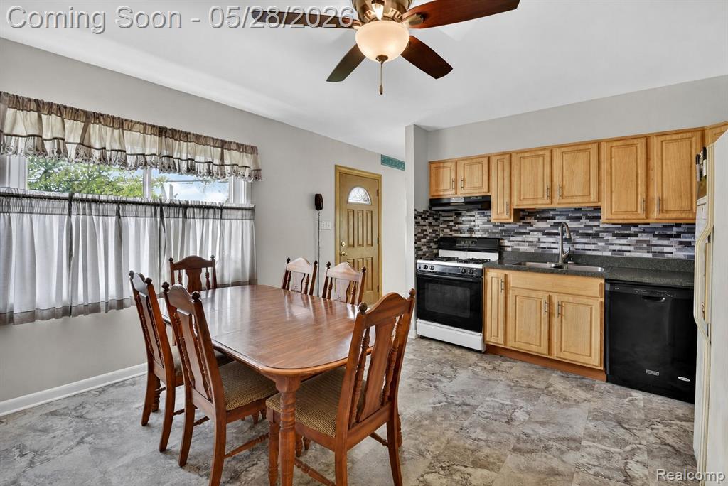 29886 Pointe Drive, Rockwood, MI — Photo 17