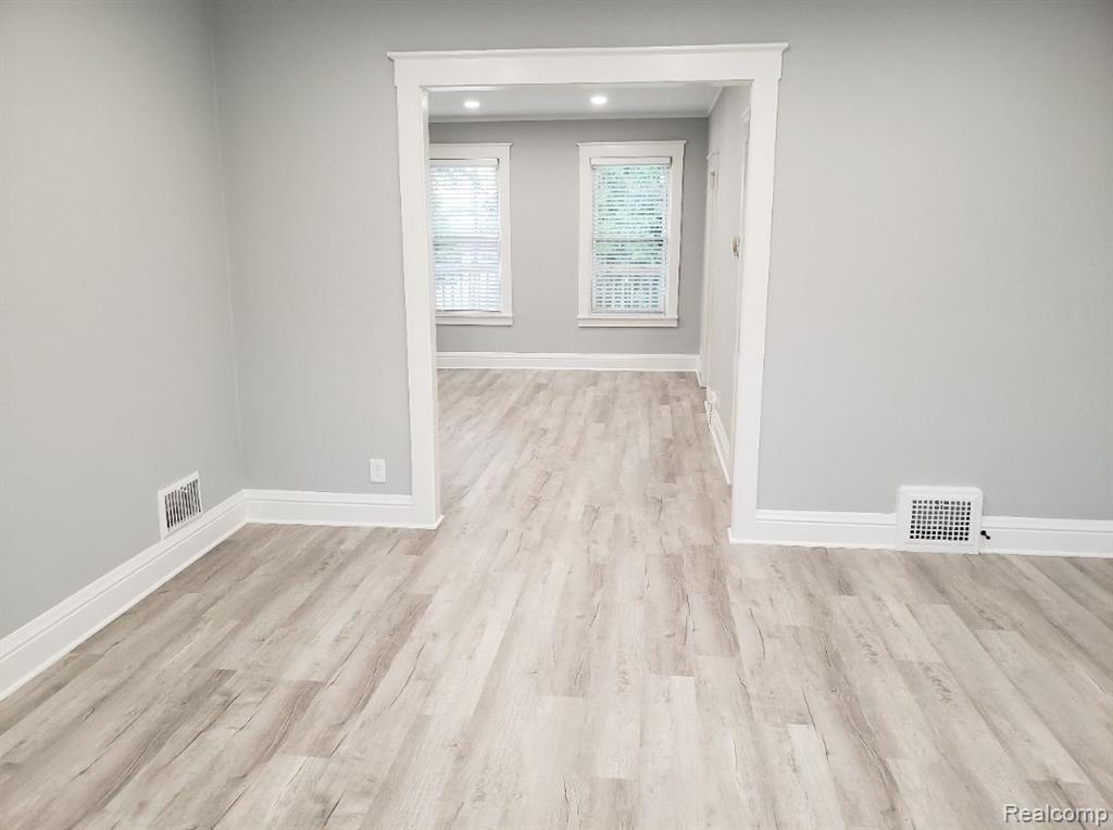 8 PONTIAC Street, Oxford, MI 48371 — Photo 28