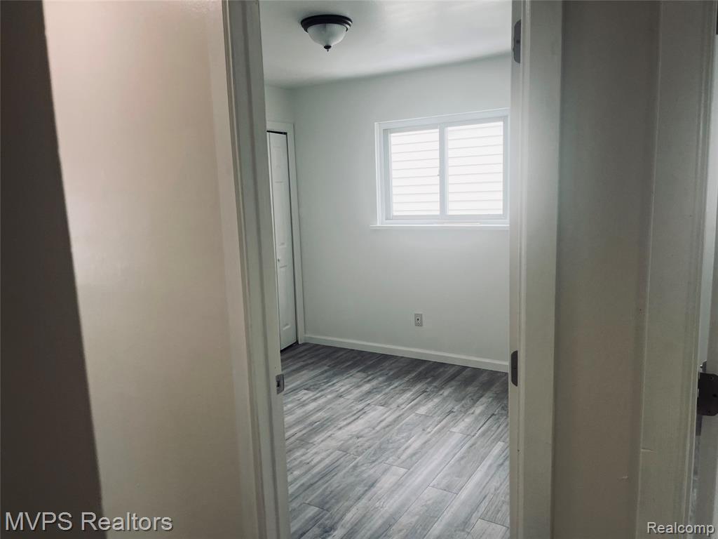 45 W Hudson Avenue, Madison Heights, MI 48071 — Photo 18