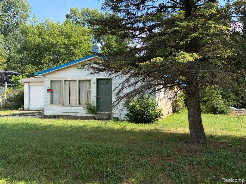 1387 W Princeton Avenue, Flint, MI 48505 — Photo 2