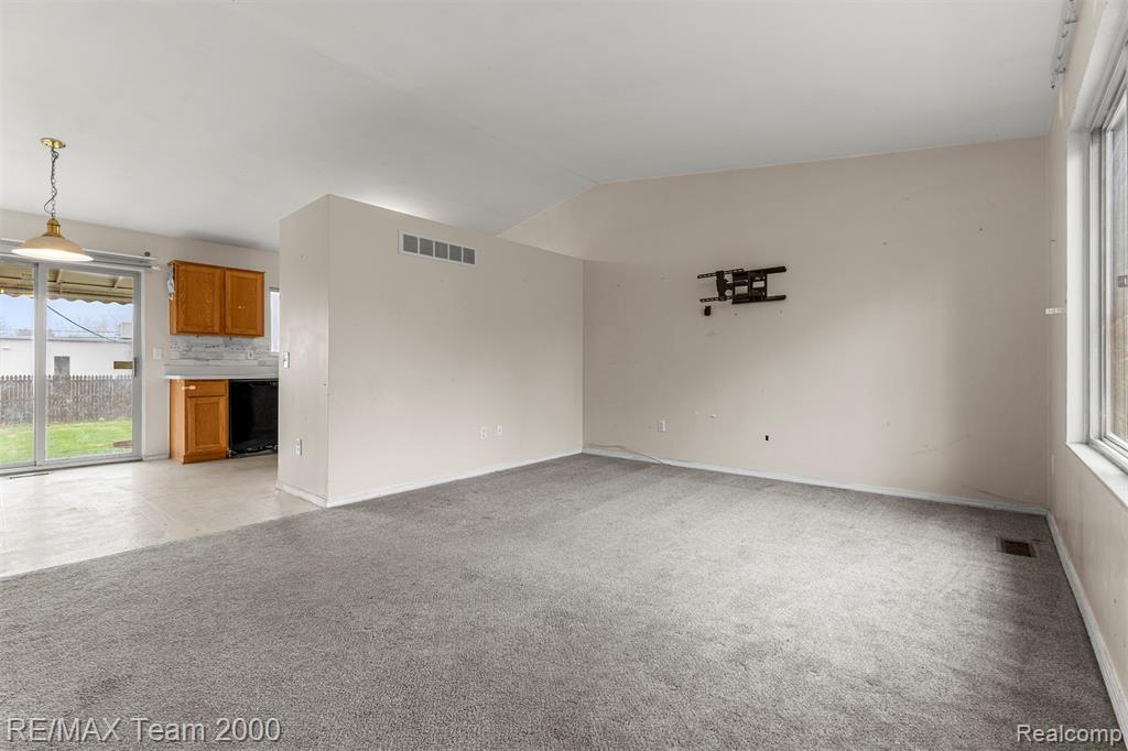 2714 Hallman Avenue, Waterford, MI 48328 — Photo 6