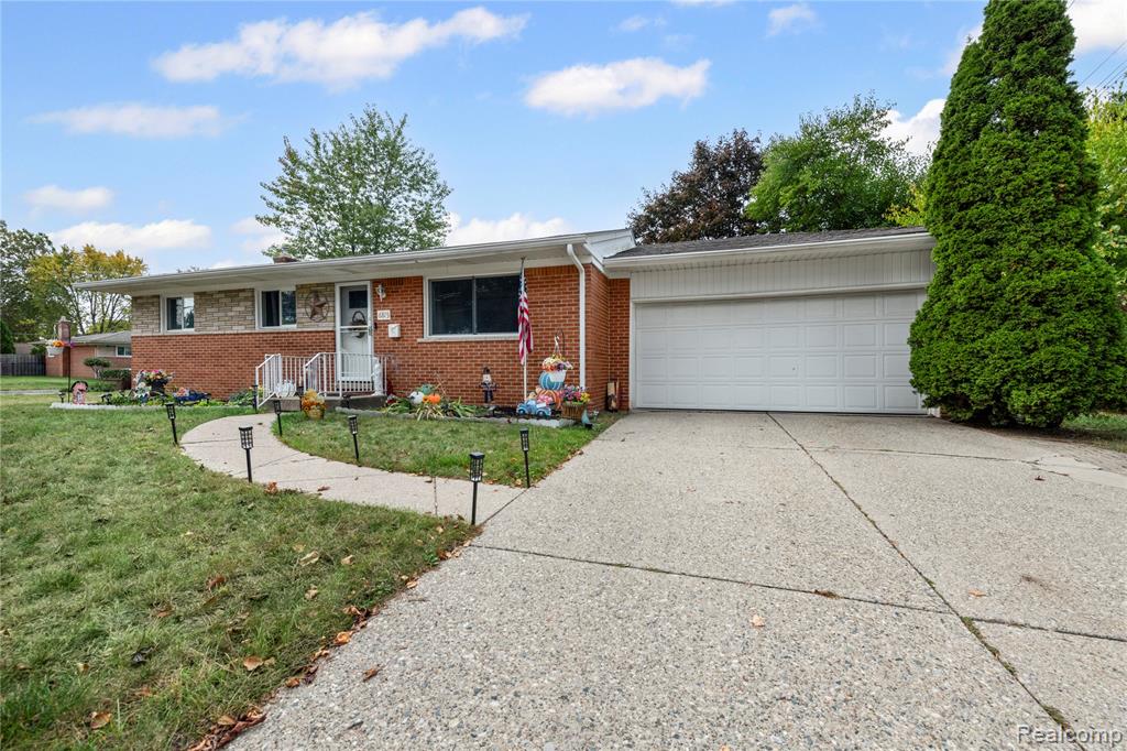 6815 Apache Trail, Westland, MI — Photo 3