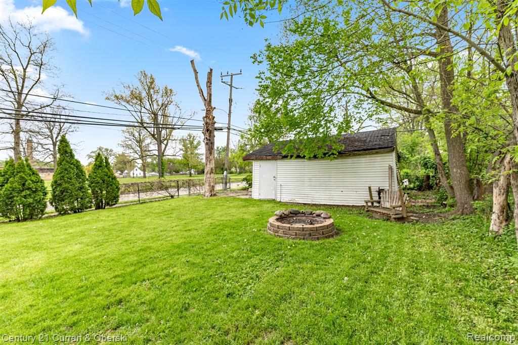 8201 Heyden Street, Detroit, MI 48228 — Photo 18