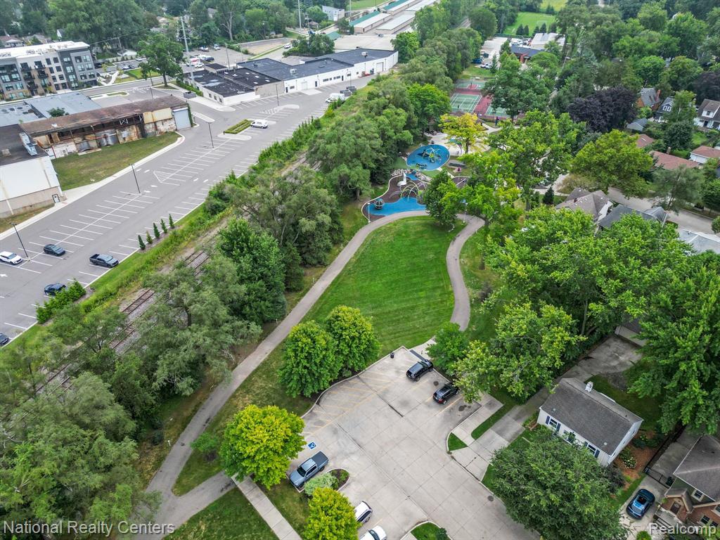 44 DEVONSHIRE Road, Pleasant Ridge, MI — Photo 30