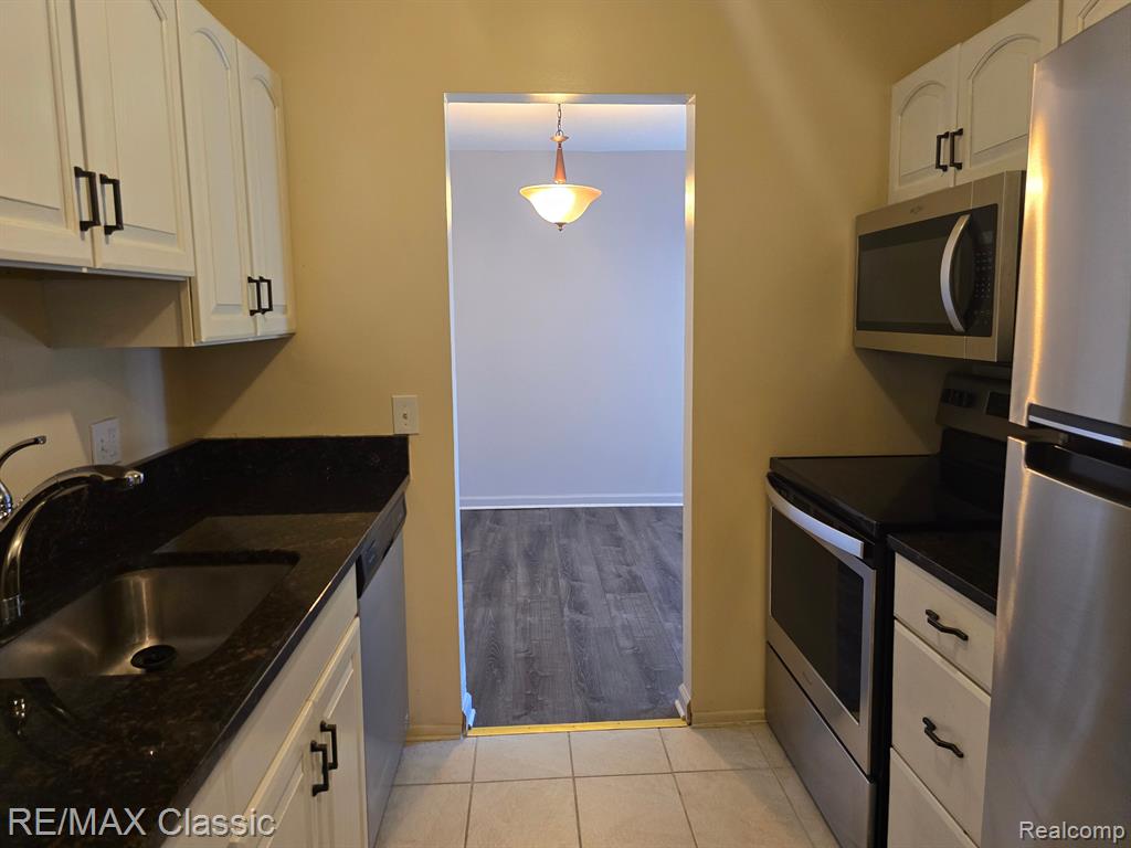 570 E FOX HILLS Drive, Bloomfield Hills, MI 48304 — Photo 6