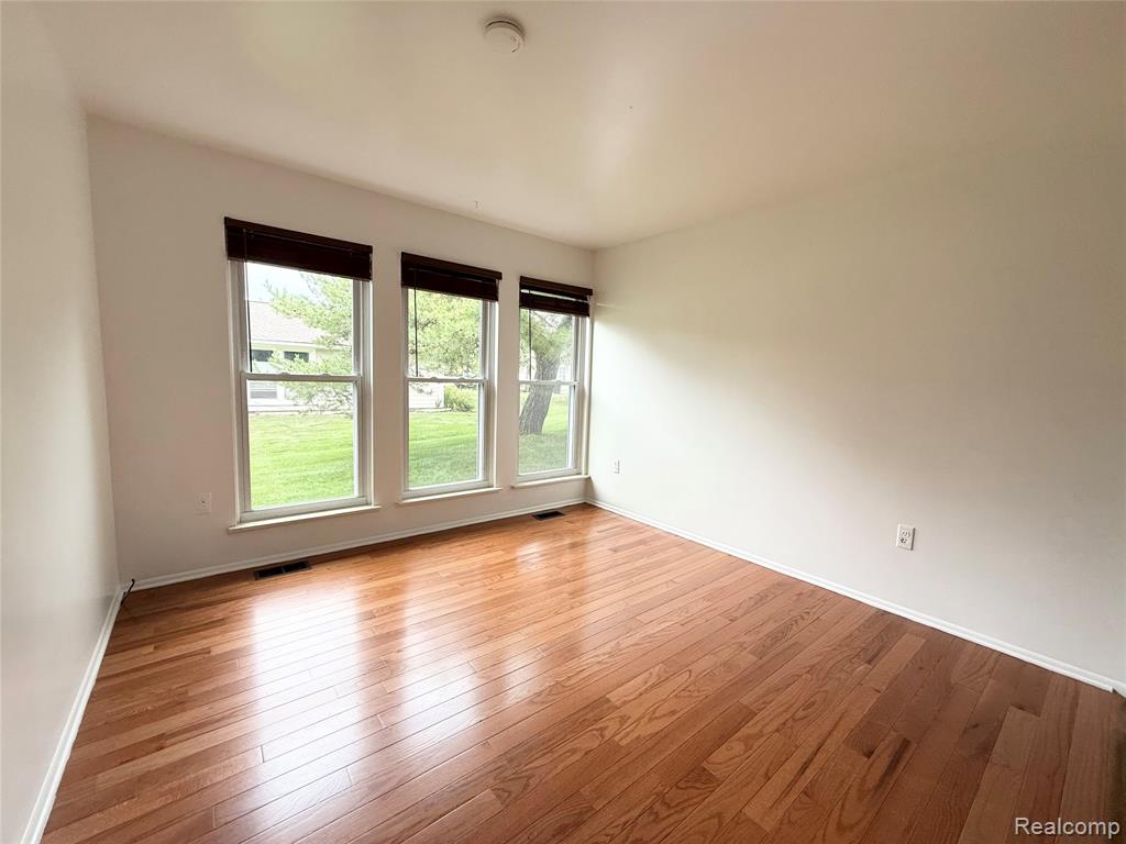39613 Village Wood Ln, Novi, MI — Photo 17