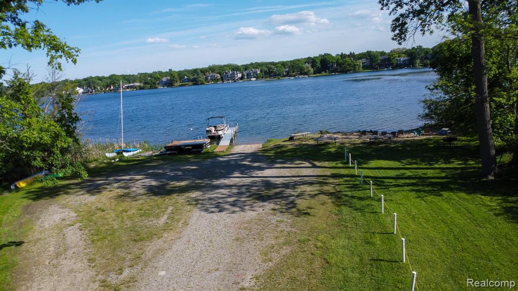 6084 Upper Straits Boulevard, West Bloomfield, MI 48324 — Photo 52