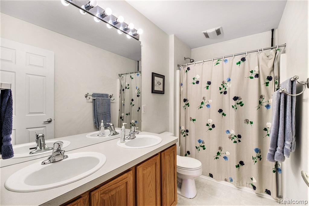9164 Parkside Drive, Grand Blanc, MI 48439 — Photo 21