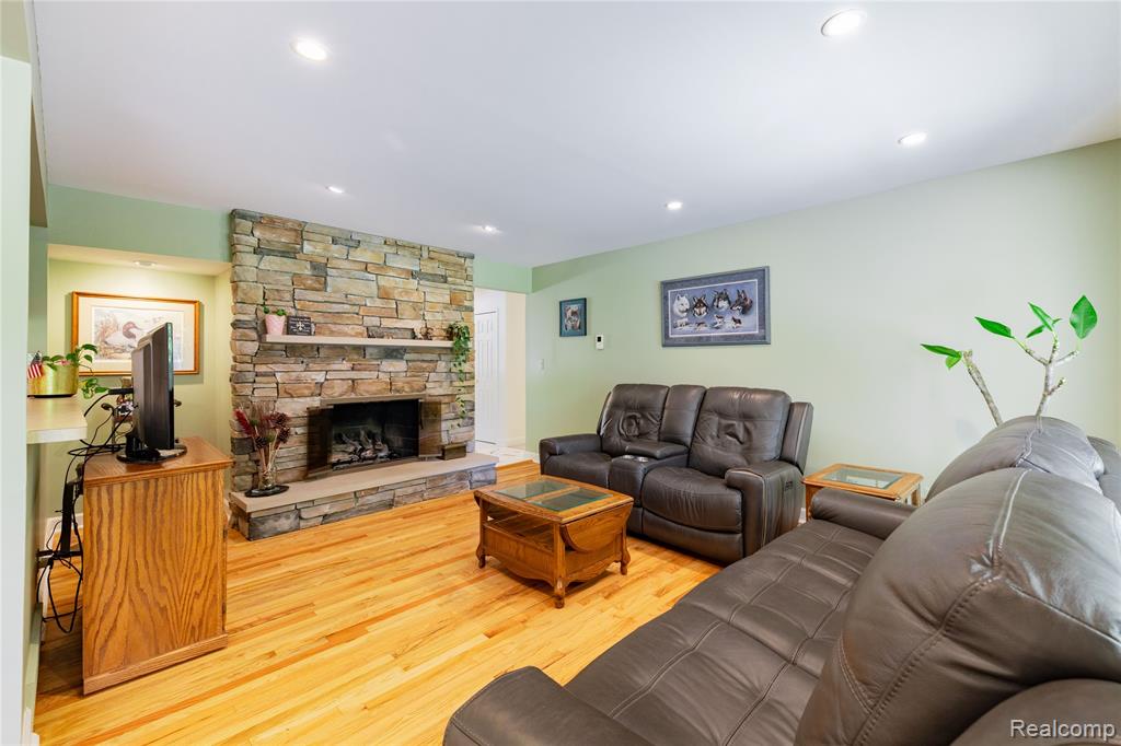 8366 Glengarry Road, Grosse Ile, MI 48138 — Photo 14