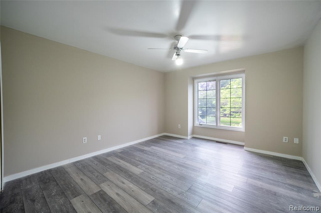7386 Woodlore Drive, West Bloomfield, MI 48323 — Photo 19