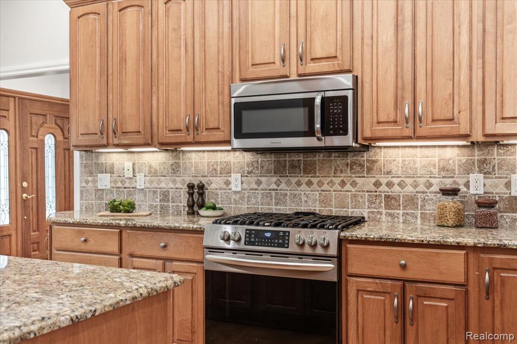 15301 Oak Hollow Drive, Holly, MI 48442 — Photo 23