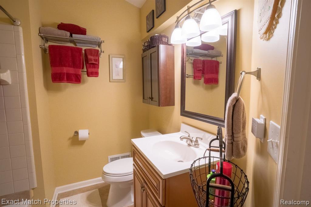 6735 BUCKLAND Avenue, West Bloomfield, MI 48324 — Photo 39