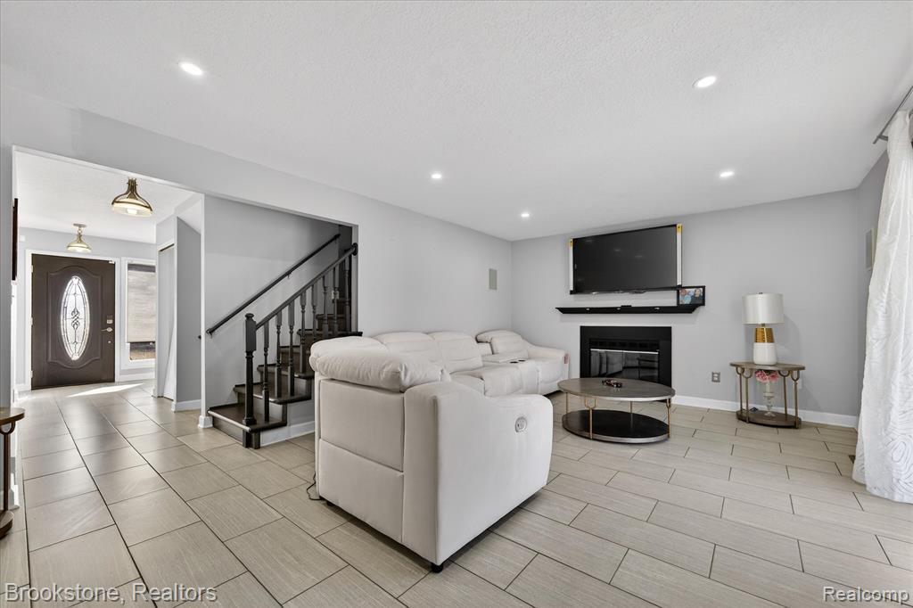 1980 Oakville Waltz Road, New Boston, MI 48164 — Photo 13