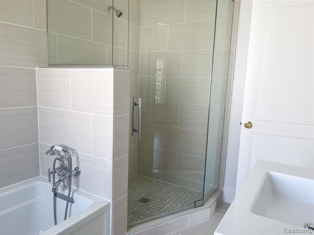 488 PARKVIEW Drive, Detroit, MI 48214 — Photo 39