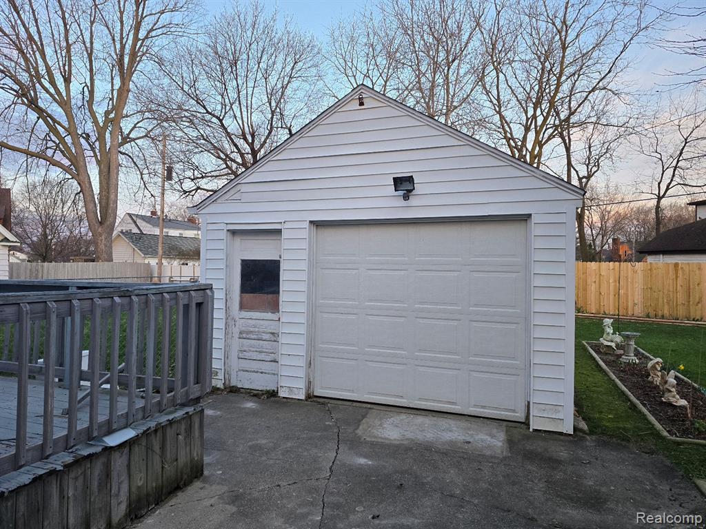 803 Commonwealth Avenue, Flint, MI 48503 — Photo 5