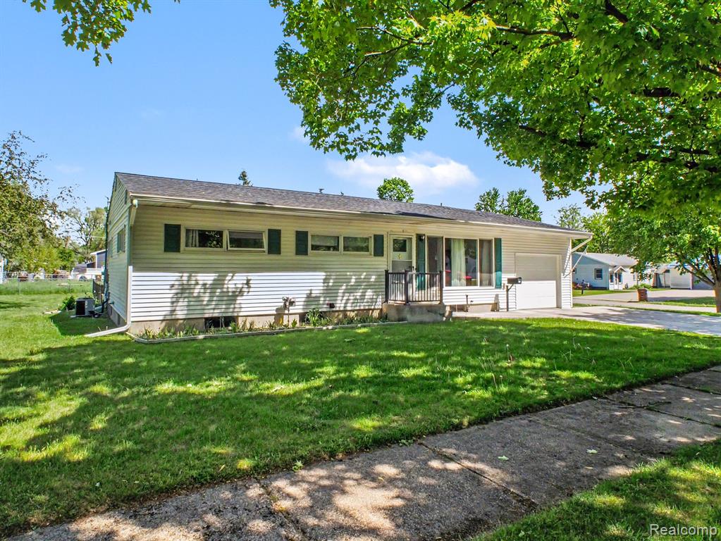 425 Rockingham Avenue, Alma, MI 48801 — Photo 2