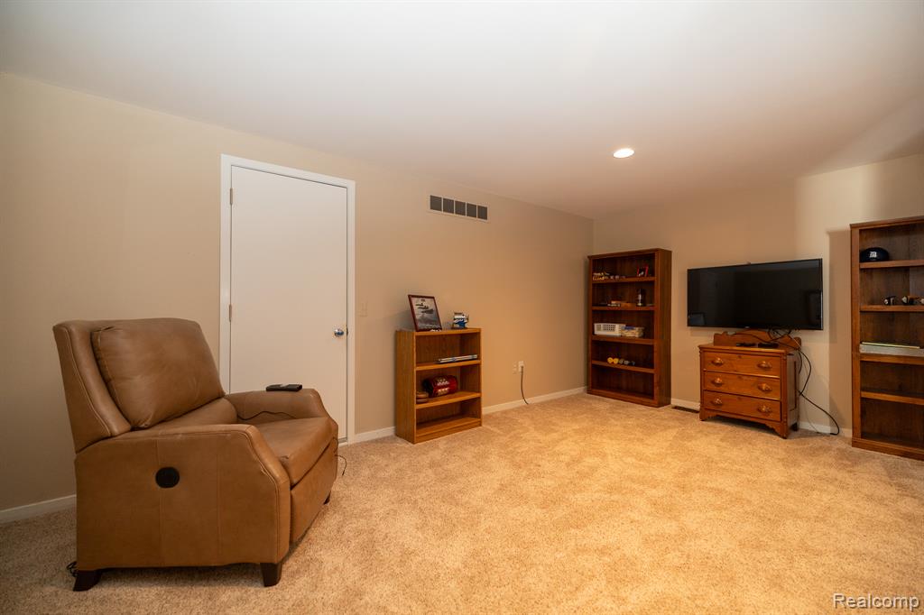 762 Golden Shores, White Lake, MI — Photo 35