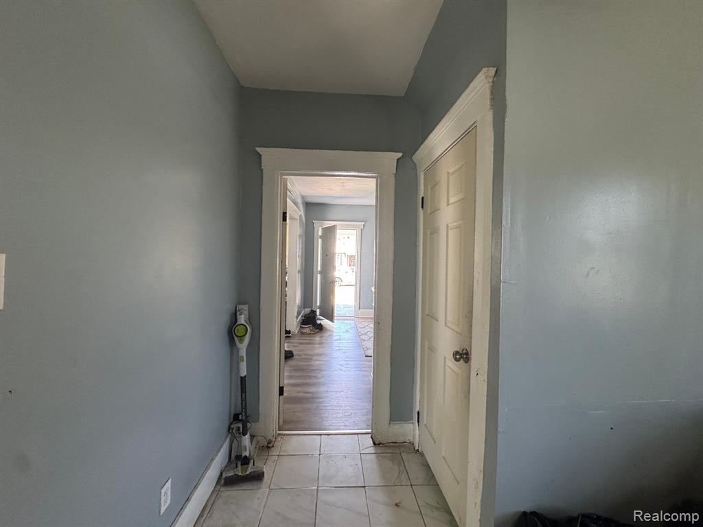 879 WEBB Street, Detroit, MI 48202 — Photo 8