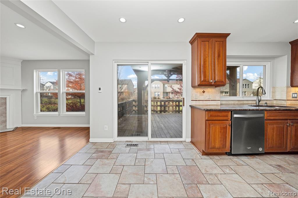 4648 Pond Run, Canton, MI 48188 — Photo 13