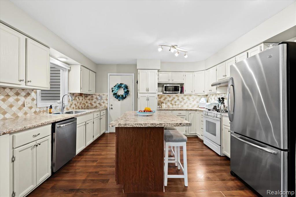 80 GROVELAND Drive, Howell, MI 48843 — Photo 9