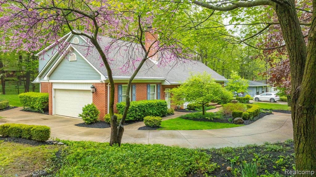 46270 BLOOMCREST Drive, Northville, MI 48167 — Photo 6