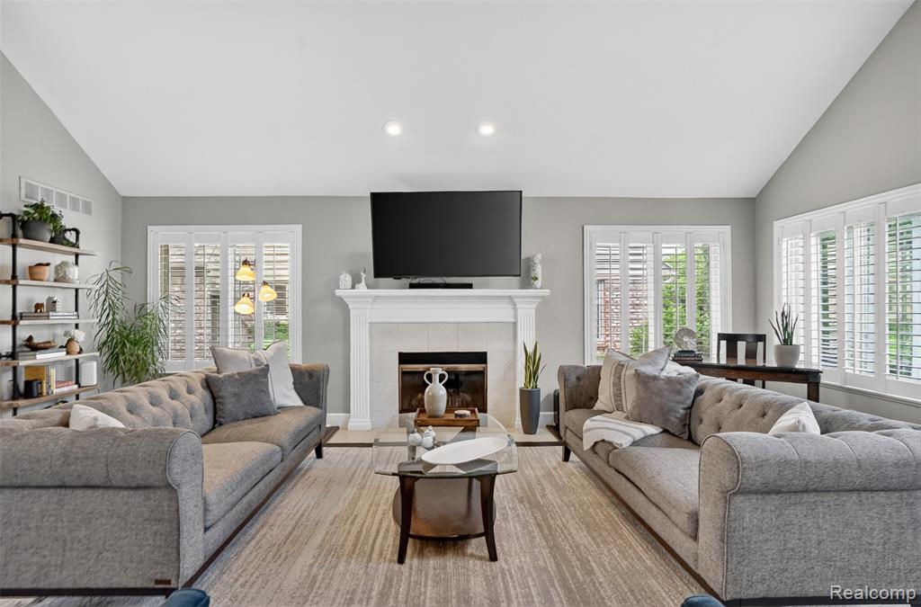 46582 Middle Brook Drive, Macomb, MI 48044 — Photo 4