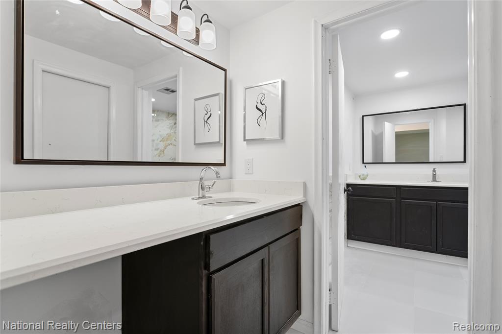 7103 Pebble Park Drive, West Bloomfield, MI — Photo 33