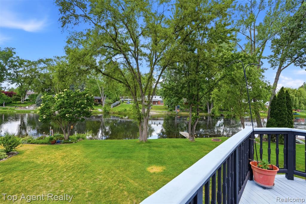 52825 Seven Oaks Drive, Utica, MI 48316 — Photo 38