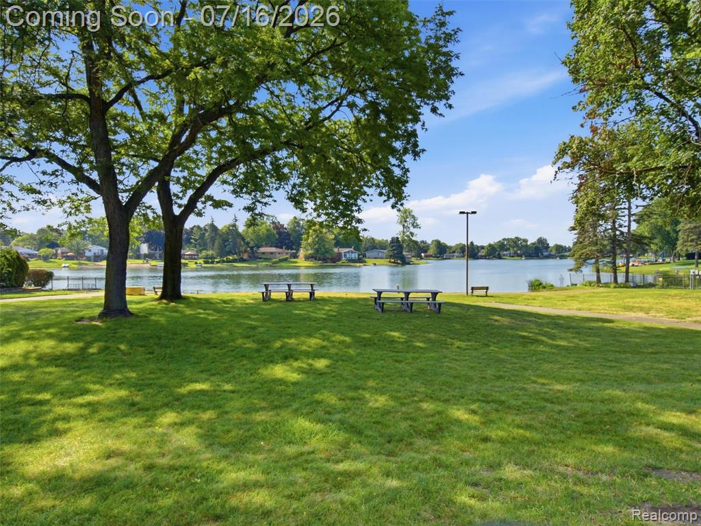 6229 Sandshores Drive, Troy, MI 48085 — Photo 23