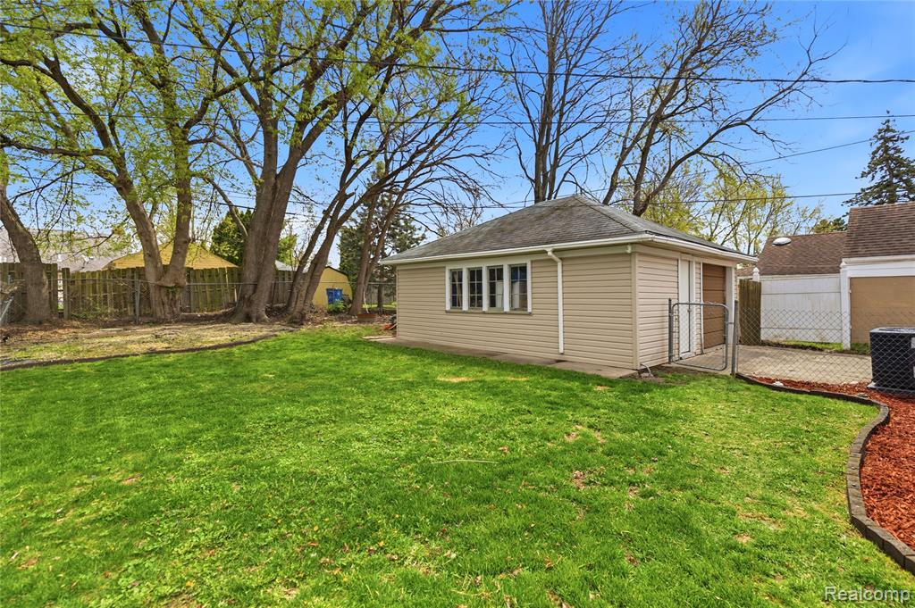 7466 Fenton Street, Dearborn Heights, MI 48127 — Photo 22