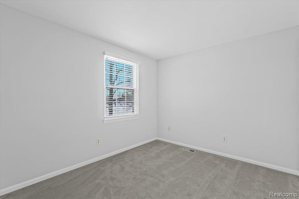 21106 W Glen Haven Circle, Novi, MI 48167 — Photo 22