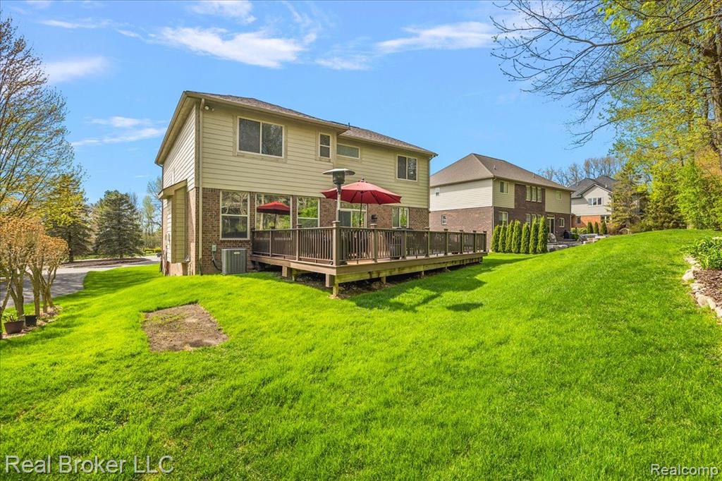 5633 GOLF POINTE Drive, Clarkston, MI 48348 — Photo 5