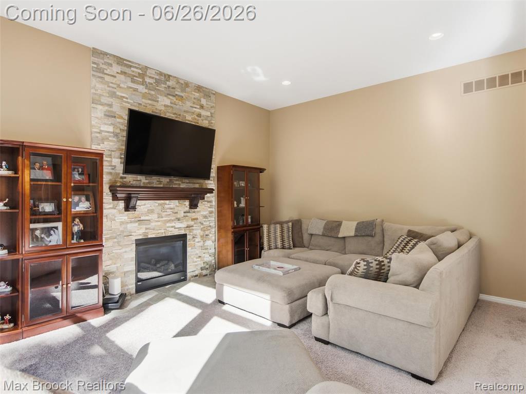 583 Birchcrest Court, Oakland, MI — Photo 12