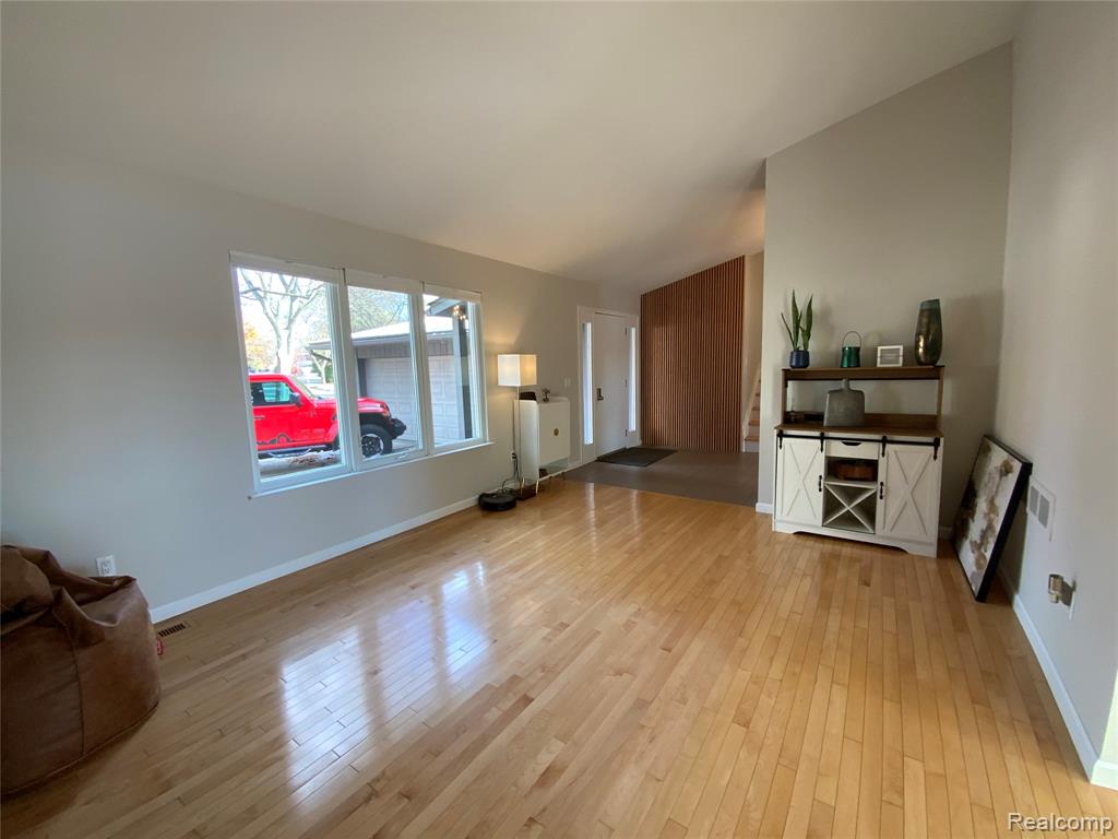 6749 Little Creek Drive, Troy, MI 48085 — Photo 12