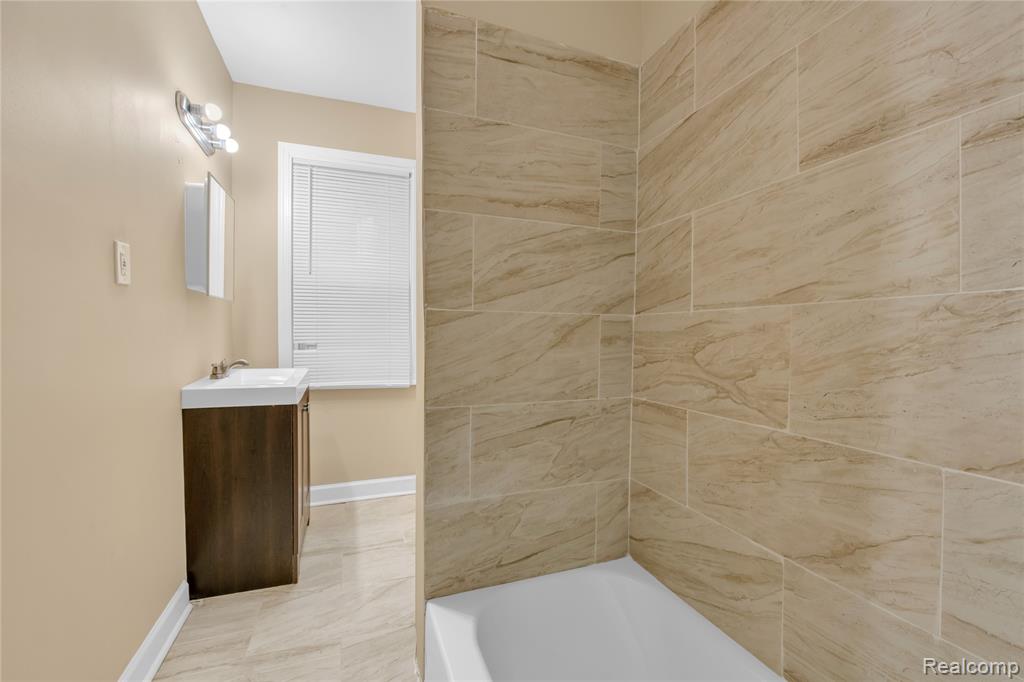 5044 Fairview Street, Detroit, MI 48213 — Photo 8