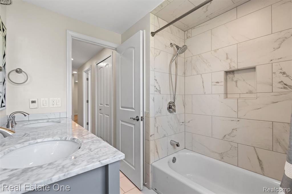 4090 Middlebury Drive, Troy, MI 48085 — Photo 38