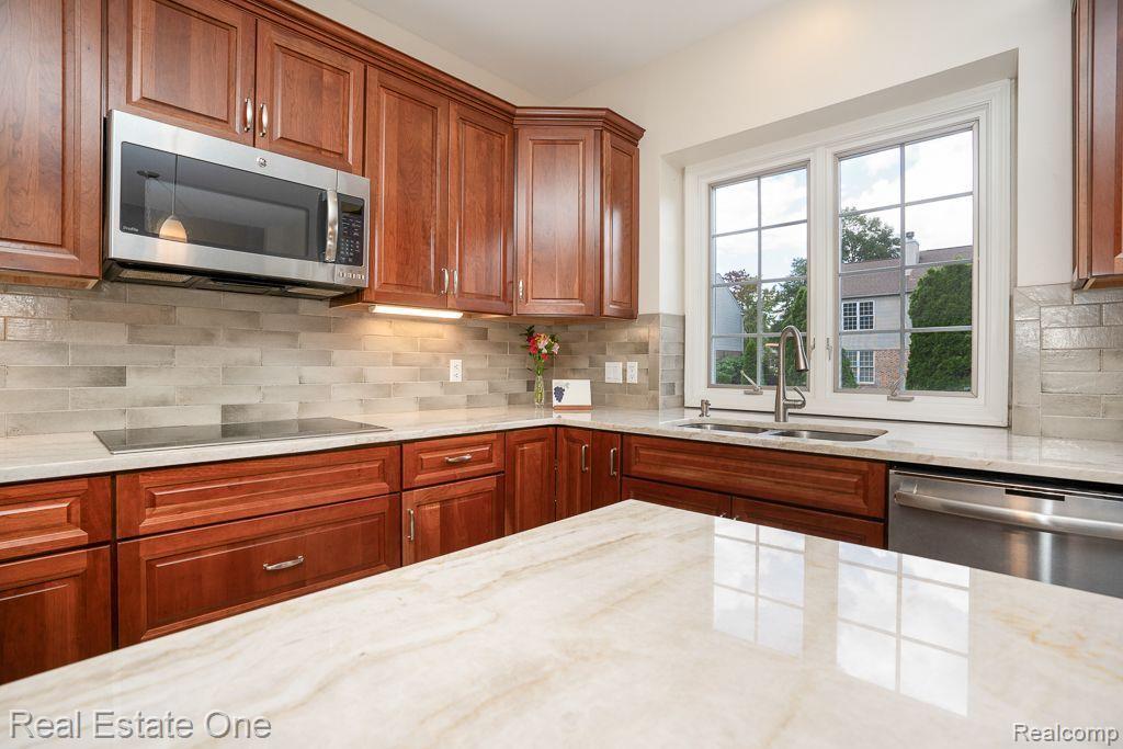 961 HOLLOW CORNERS, Rochester, MI 48307 — Photo 10