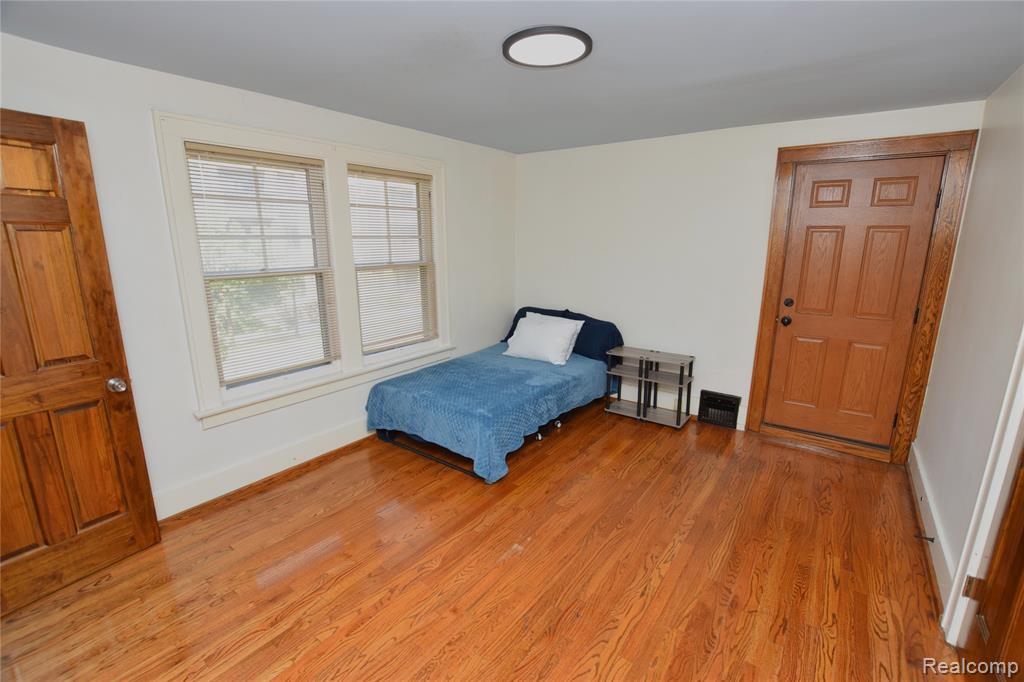 421 University Avenue, Flint, MI 48503 — Photo 9