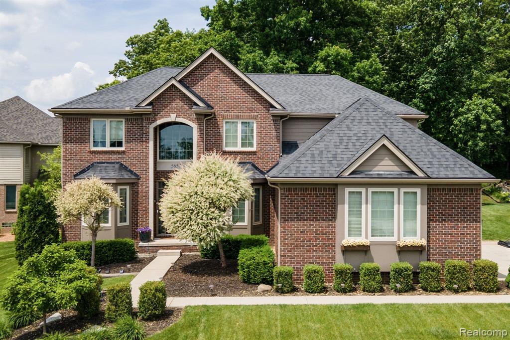 5657 GOLF POINTE Drive, Clarkston, MI 48348 — front exterior