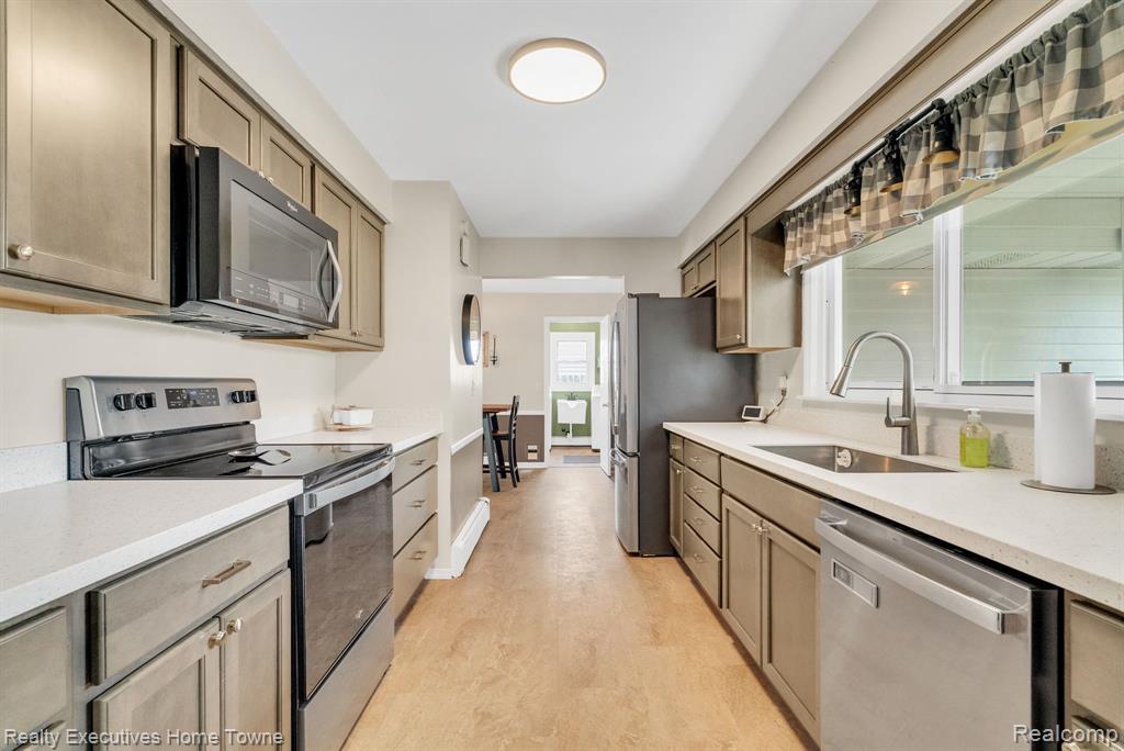 4244 Fairway Drive, Fort Gratiot, MI 48059 — Photo 11