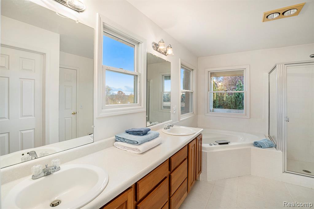 4382 Oak Tree Court, Fenton, MI 48430 — Photo 25