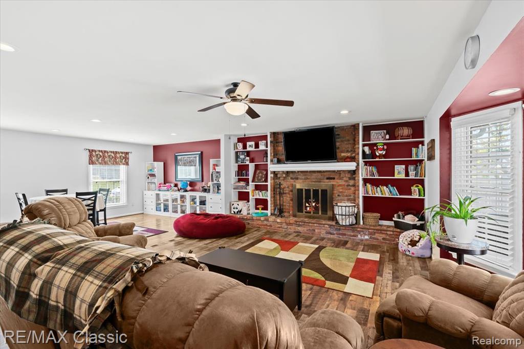 4815 Ravinewood Drive, Commerce Twp, MI 48382 — Photo 16