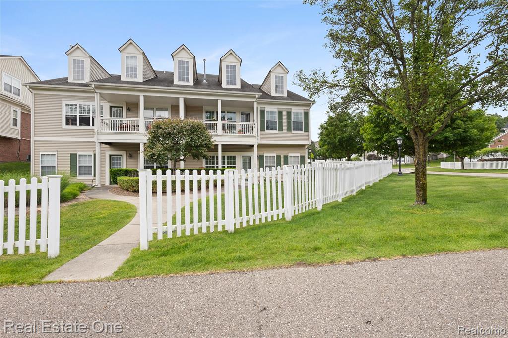731 E Bluff Court, Rochester Hills, MI 48307 — Photo 35
