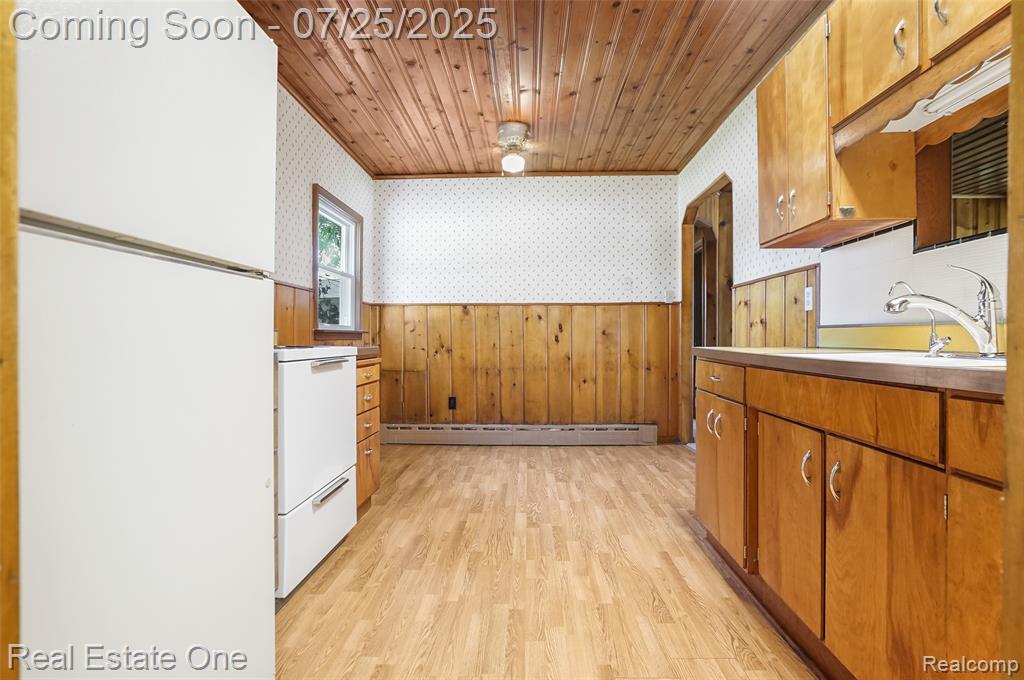 8802 Riverside Drive, Brighton, MI 48116 — Photo 4
